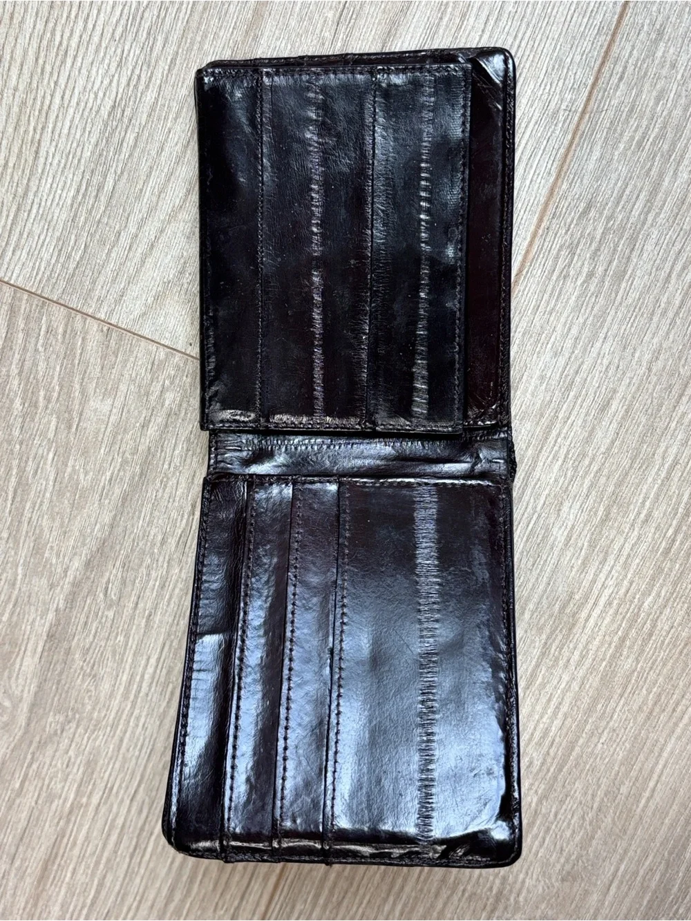 Vintage Men's Dark Brown Eel Leather Bi-Fold Wallet